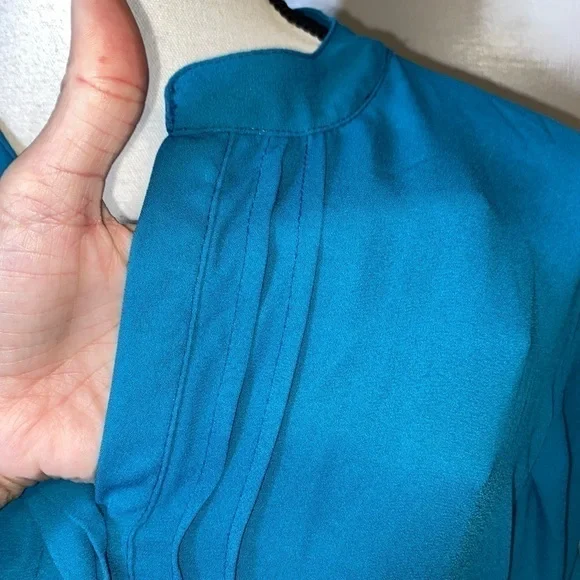 Vince Camuto Women’s Stunning Blue size Small Ruffle Bell Sleeve GUC Blouse Top - Picture 12 of 14